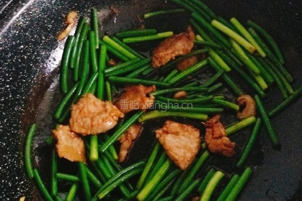 火腿蒜薹炒肉的做法图解5