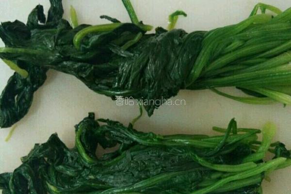 果仁拌菠菜的做法图解2