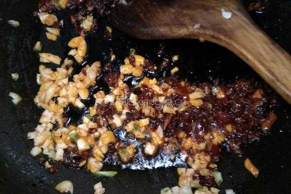 豆瓣酱烧平鱼的做法图解5