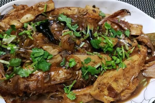 海杂拌鱼炖豆腐粉条的做法图解3