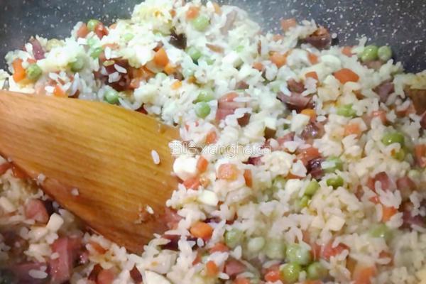 四川—腊肠牛肝菌焖饭的做法图解12