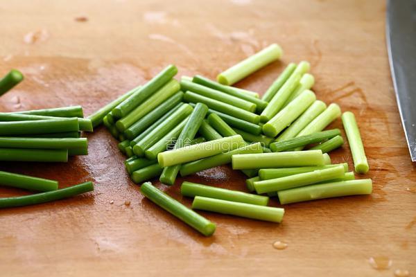 蒜苔炒肉的做法图解4
