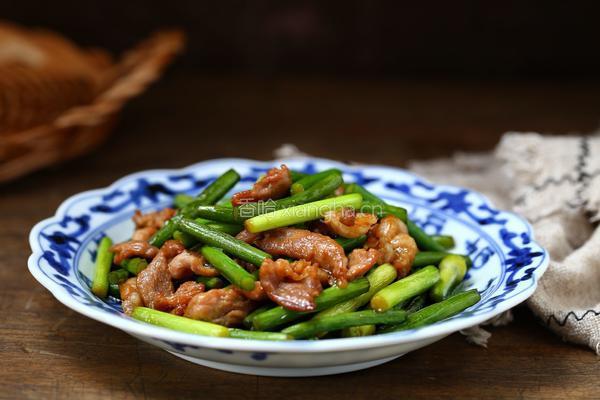 蒜苔炒肉的做法图解9
