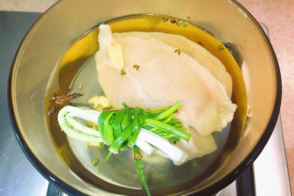 四川—椒麻鸡丝的做法图解1