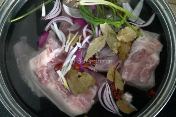 梅菜扣肉的做法图解1