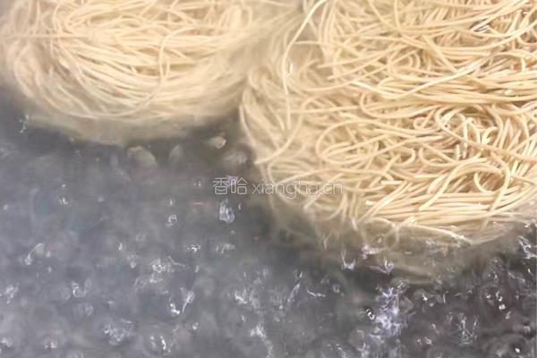 家常瘦肉炒面的做法图解2