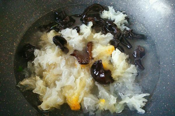 凉拌双耳的做法图解1