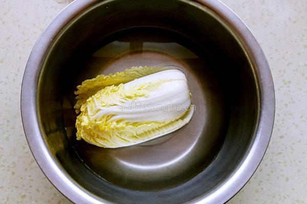 蒜蓉粉丝蒸娃娃菜的做法图解1