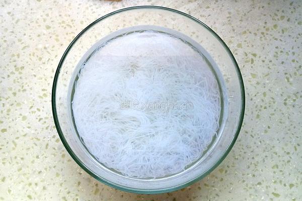 蒜蓉粉丝蒸娃娃菜的做法图解3
