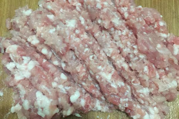 萝卜香葱肉馅水饺的做法图解1