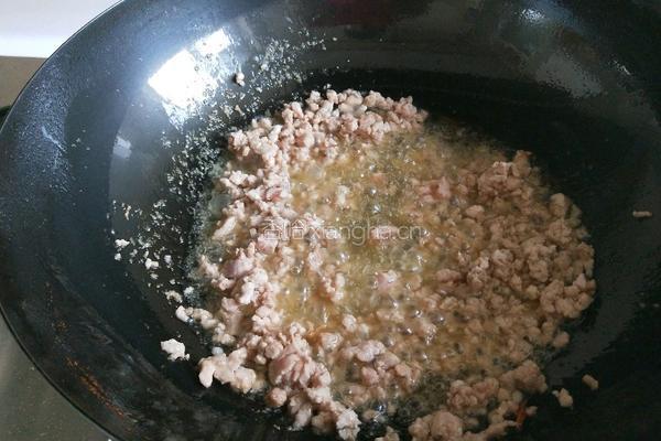 北京特色菜 泡菜炒肉末的做法图解5