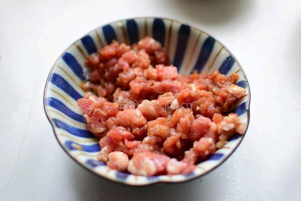 肉末炒毛豆的做法图解2