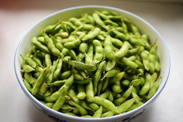香辣煮毛豆的做法图解1