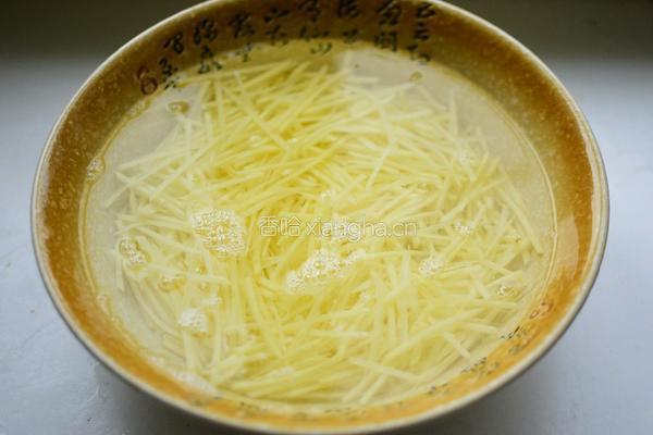 辣椒炒土豆丝的做法图解2