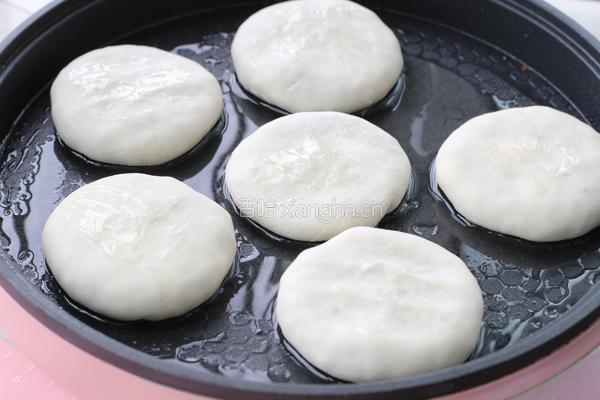 韭菜虾皮鸡蛋馅饼的做法图解9