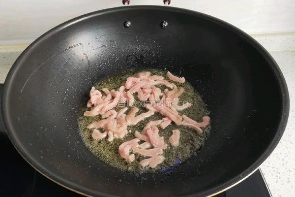 ＃东北＃酸菜炒肉的做法图解4