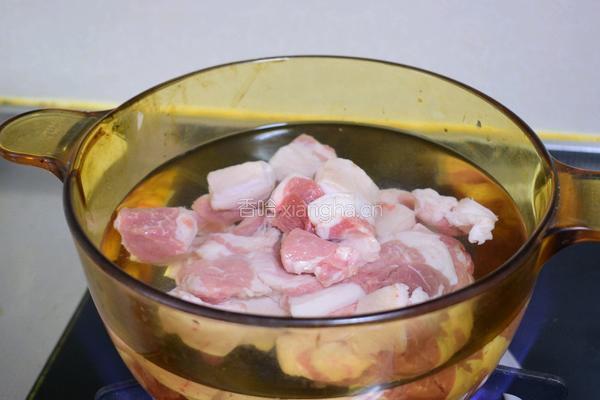 红烧肉炖鹌鹑蛋的做法图解3