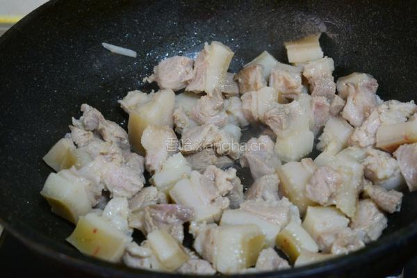红烧肉炖鹌鹑蛋的做法图解4