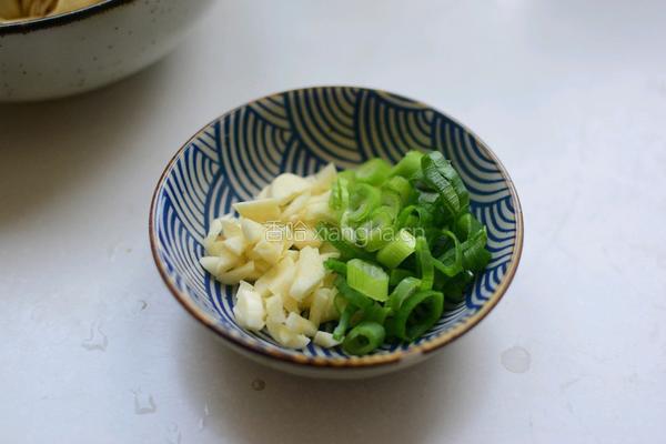小白菜炒干豆腐的做法图解4