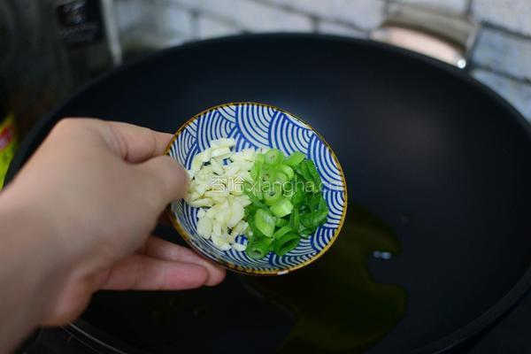 小白菜炒干豆腐的做法图解5