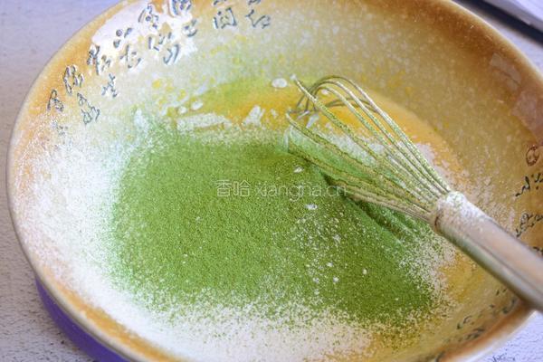抹茶蛋糕卷（新年甜品）的做法图解3