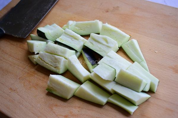 酱汁土豆茄子的做法图解1