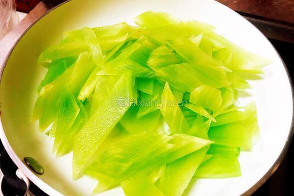 双椒炒笋片的做法图解4