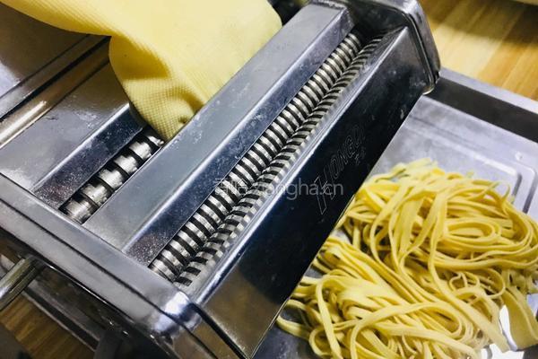 凉拌干豆腐丝的做法图解1