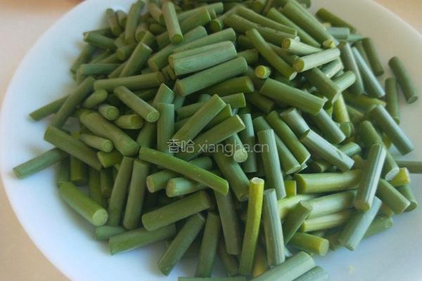 北京的 五花肉辣炒蒜苔的做法图解2