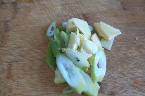 北京的 五花肉辣炒蒜苔的做法图解3