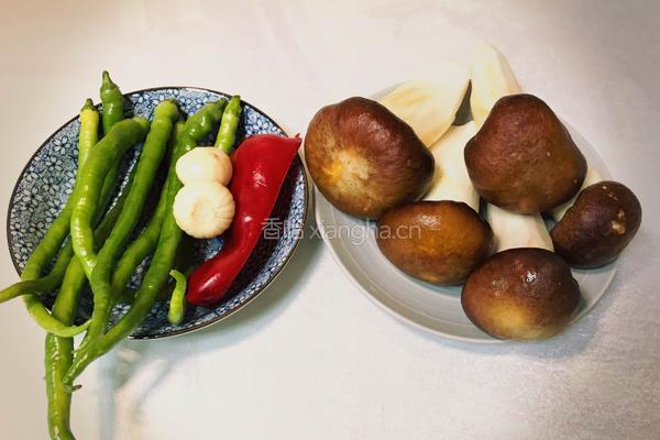 川式-小炒牛肝菌的做法图解1