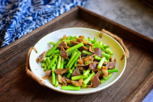 蒜苔炒鸡胗的做法图解10