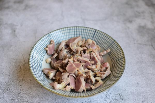 蒜苔炒鸡胗的做法图解4