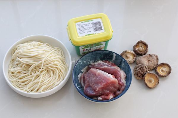 香菇肉酱拌面的做法图解1