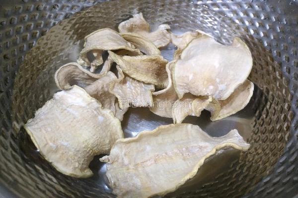 羊肉萝卜干小笼包的做法图解1