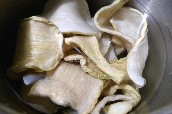 羊肉萝卜干小笼包的做法图解2