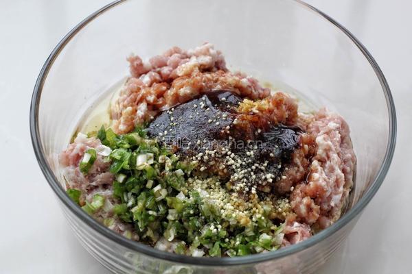 手工鲜肉大馄饨的做法图解3