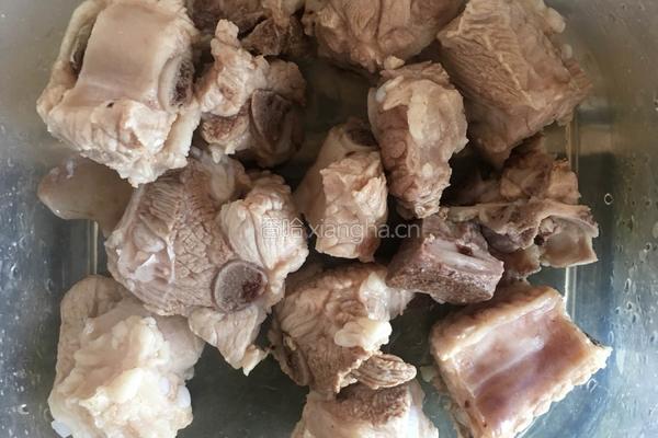 酸菜排骨的做法图解5