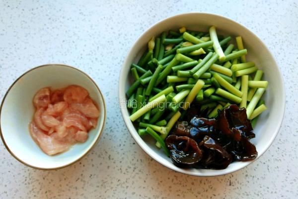 蒜薹木耳炒肉的做法图解1