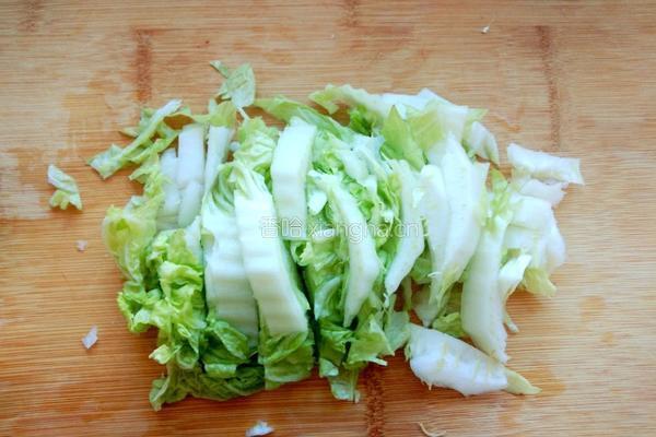 白菜丸子炖粉条的做法图解2