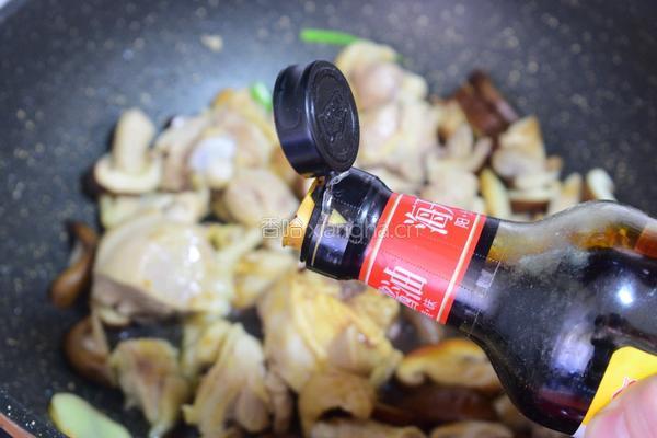 鸡腿炖香菇的做法图解7
