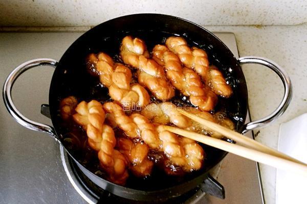 酥软小麻花的做法图解10