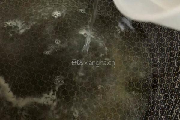 雪菜汁煮玉螺的做法图解4