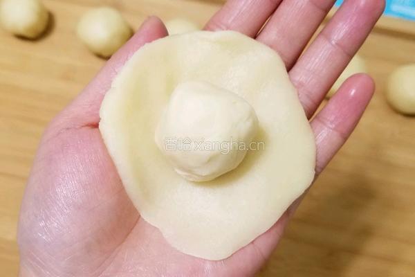 蛋黄酥的做法图解10