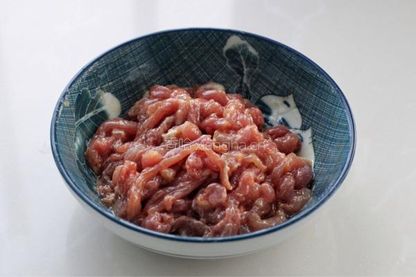 蒜苔肉丝炒面的做法图解2