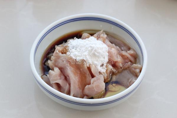 苦瓜炒肉片的做法图解1