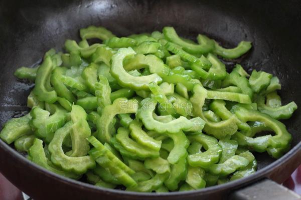 苦瓜炒肉片的做法图解4