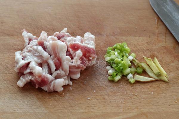 白菜豆腐炖粉条的做法图解1