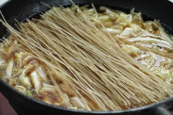 白菜豆腐炖粉条的做法图解6