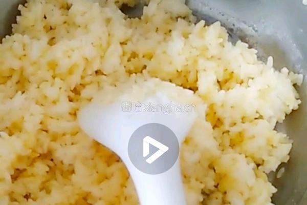 腊肉什锦炒饭的做法图解2